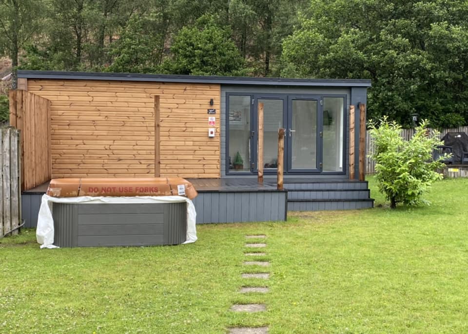 lodges with hot tubs Loch Lomond